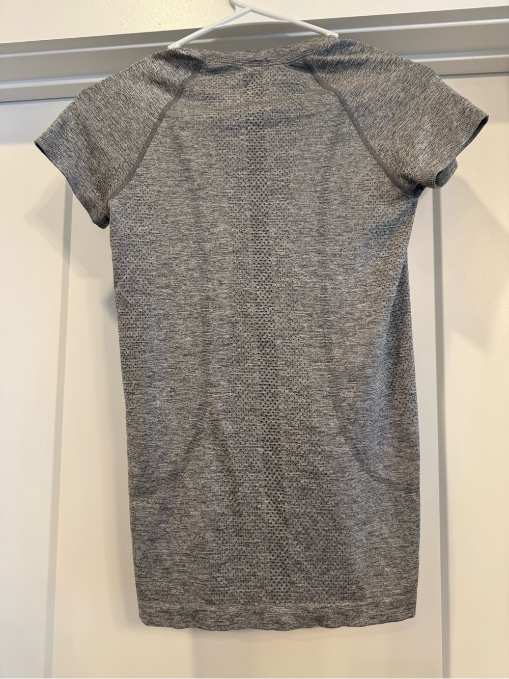 Women’s Lululemon Tech short sleeve tee size 4 - Picture 2 of 4